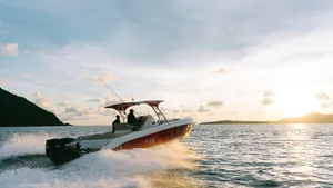 Al Dhaen 38 Vice — under way at sunset