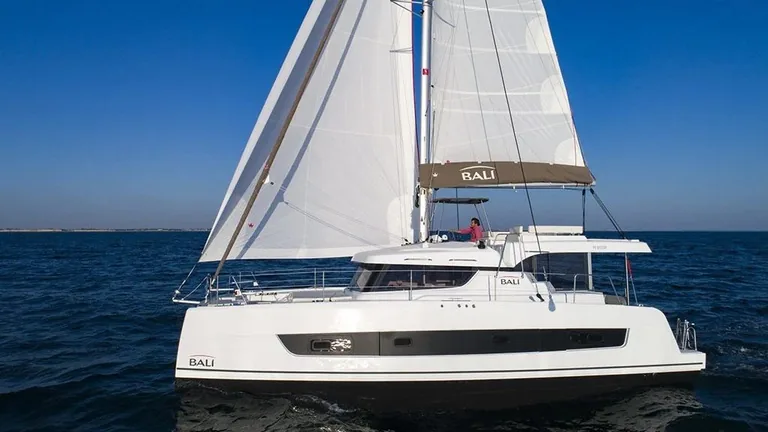 Bali 41 — under sail