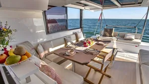 Bali 41 — cockpit table