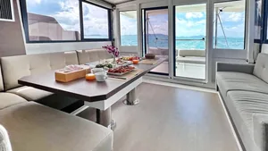 Bali 41 — saloon