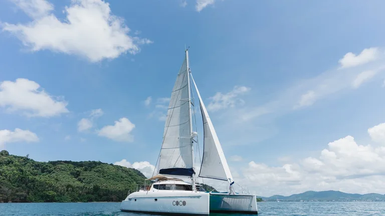 Fountaine Pajot 40 Coco — off an island Fountaine Pajot 40 Coco — off an island