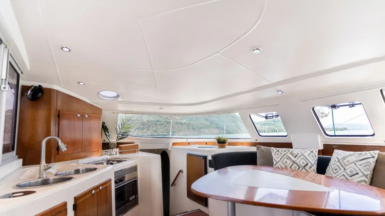 Fountaine Pajot 40 Coco — saloon Fountaine Pajot 40 Coco — saloon