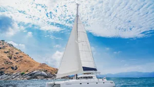 Fountaine Pajot 42 Tahaa — sailing past the cliffs