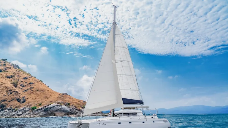 Fountaine Pajot 42 Tahaa — sailing past the cliffs