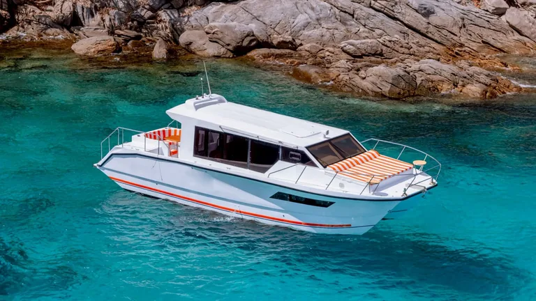 Gin 37 — exterior Gin 37 — exterior