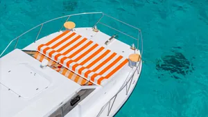 Gin 37 — deck from above Gin 37 — deck from above