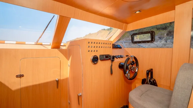 Gin 37 — helm station Gin 37 — helm station