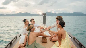 Kiri Long-tail 40 — guests on board