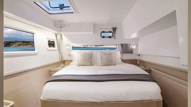 Lagoon 42 — double cabin
