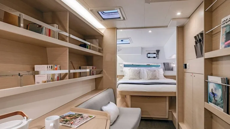 Lagoon 42 — master cabin