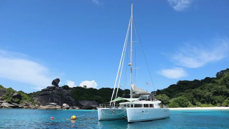 Lagoon 450 St Anna — off an island Lagoon 450 St Anna — off an island