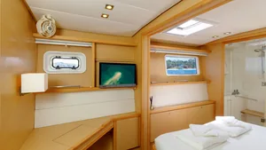 Lagoon 56 OO7 — cabin