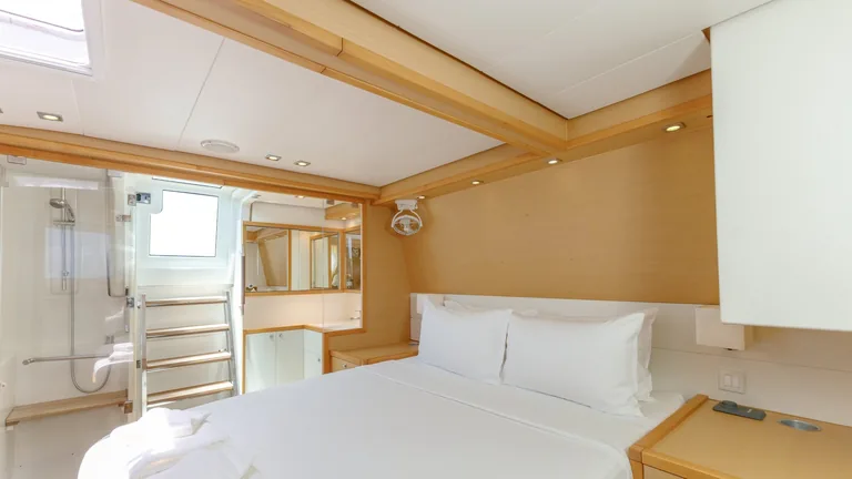Lagoon 56 OO7 — double cabin