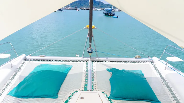 Leopard 47 Summer S — bow trampoline