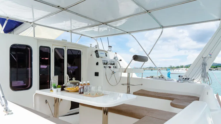 Leopard 47 Summer S — cockpit table