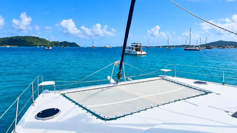 Leopard 48 Summer V — bow trampoline
