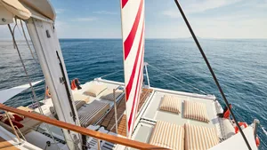 Lobster 78 — lounge deck