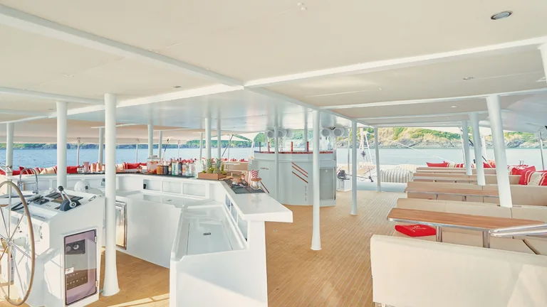 Lobster 78 — main deck