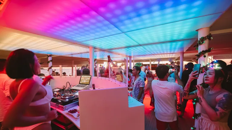 Lobster 78 — party lights