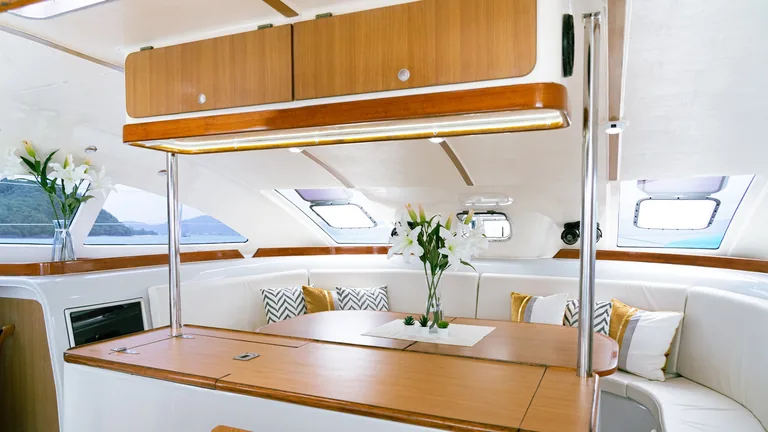 Nautitech 47 Pepper — dining area
