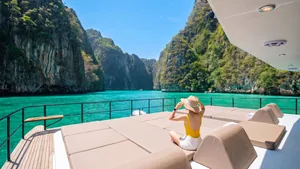 Pisces 85 — bow in Phang Nga Bay