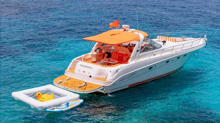 Sea Ray Sundancer 46 Vodka — water toys Sea Ray Sundancer 46 Vodka — water toys
