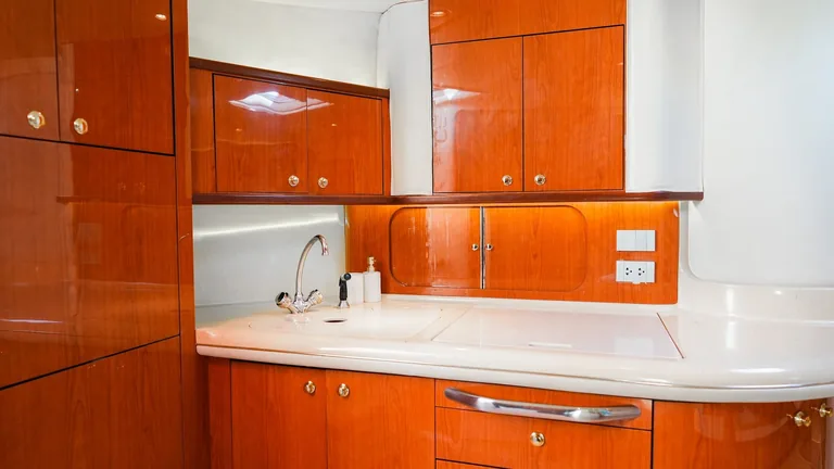 Sea Ray Sundancer 46 Vodka — galley Sea Ray Sundancer 46 Vodka — galley