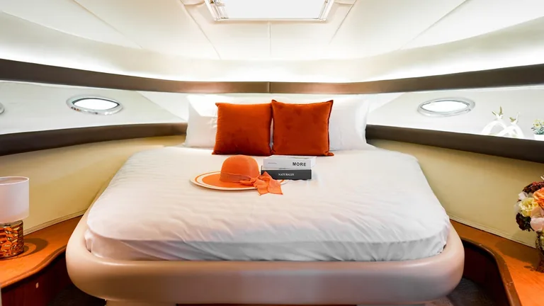 Sea Ray Sundancer 46 Vodka — cabin Sea Ray Sundancer 46 Vodka — cabin