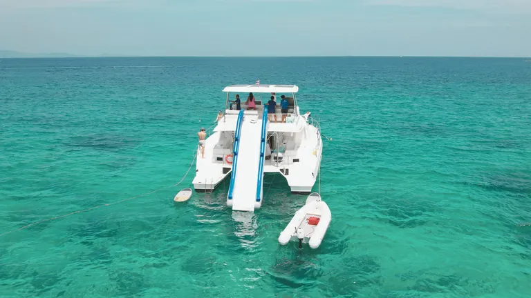 Leopard 51 Se La Vie — stern with the slide and tender