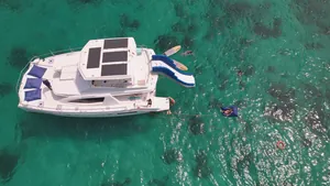Leopard 51 Se La Vie — top view with snorkellers