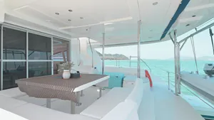 Leopard 51 Se La Vie — cockpit dining table