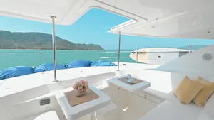 Leopard 51 Se La Vie — flybridge lounge