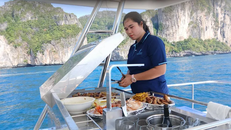 Leopard 51 Se La Vie — crew cooking the barbecue