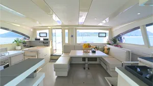Leopard 51 Se La Vie — saloon