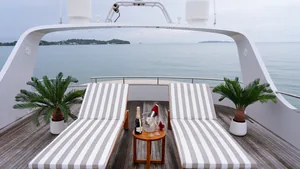 The Origin 90 — sundeck