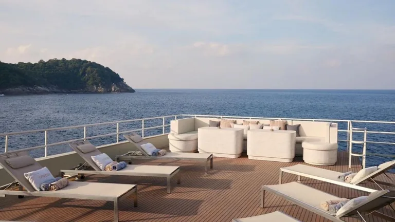 Vanora 170 — sundeck Vanora 170 — sundeck