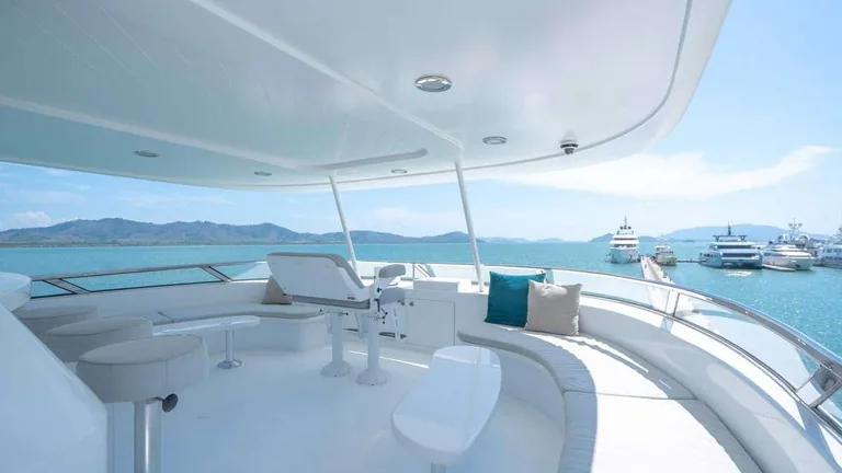 Westport 130 Sea Bear — upper deck